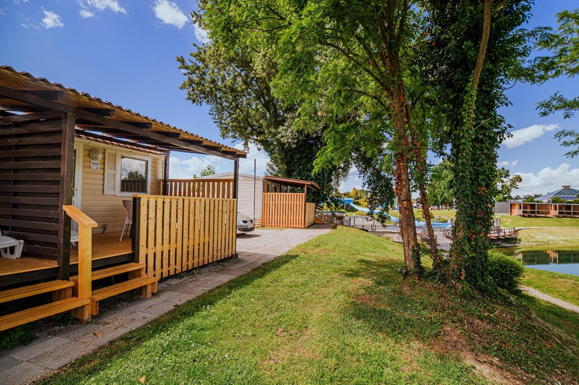 Lake View Mobile Homes With Thermal Riviera Tickets In Terme Catez Catez ob Savi Habitación foto