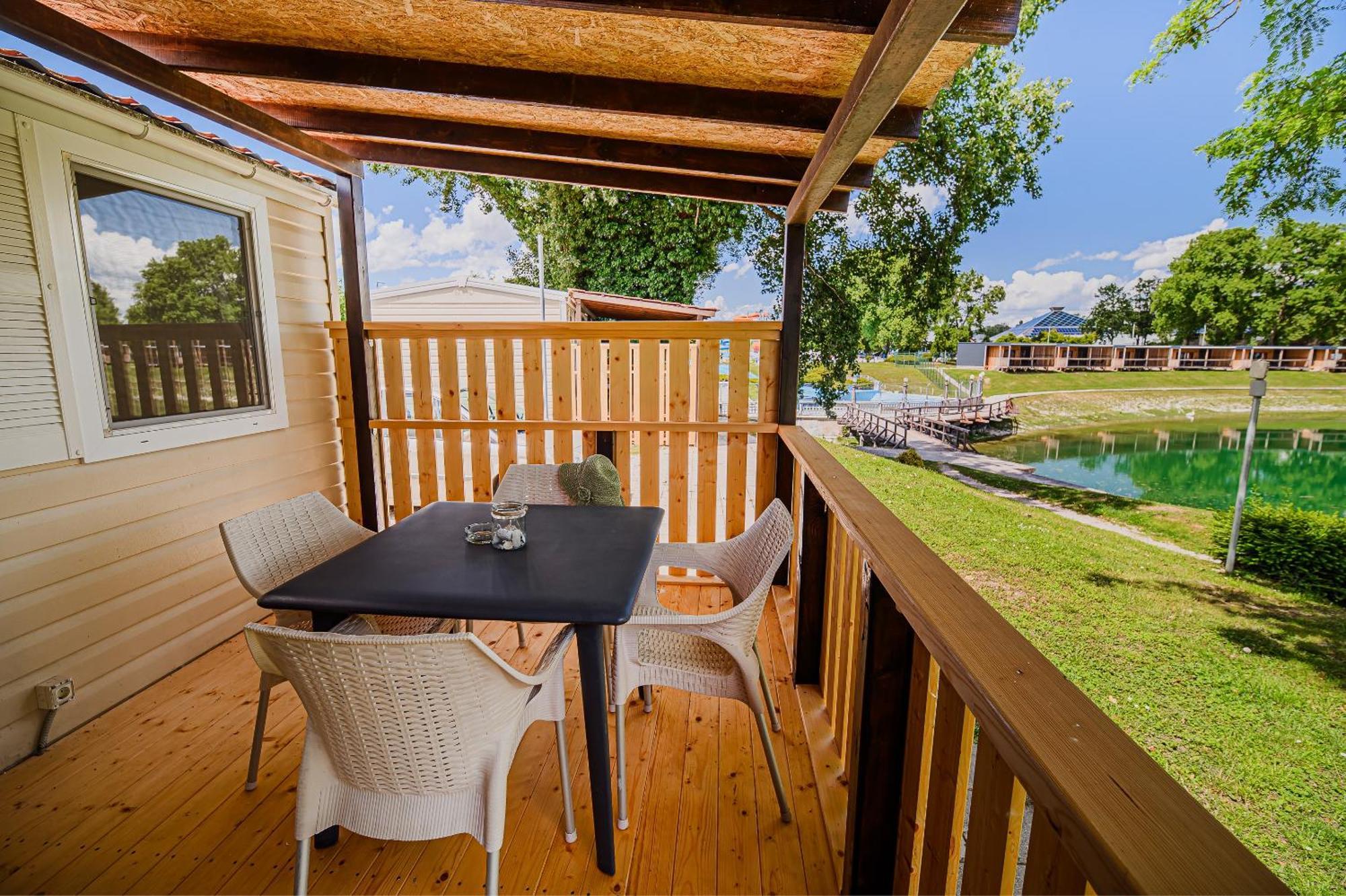 Lake View Mobile Homes With Thermal Riviera Tickets In Terme Catez Catez ob Savi Habitación foto