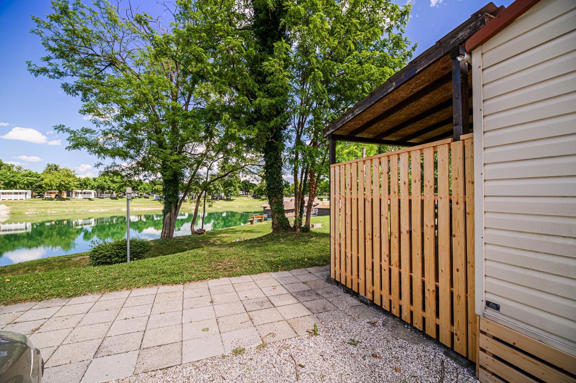 Lake View Mobile Homes With Thermal Riviera Tickets In Terme Catez Catez ob Savi Habitación foto